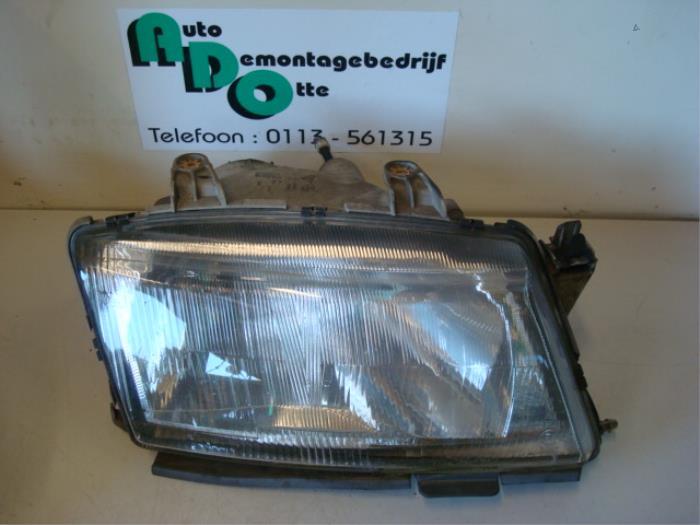 Koplamp rechts van een Saab 900, Gebruikt, -, -, Ophalen of Verzenden