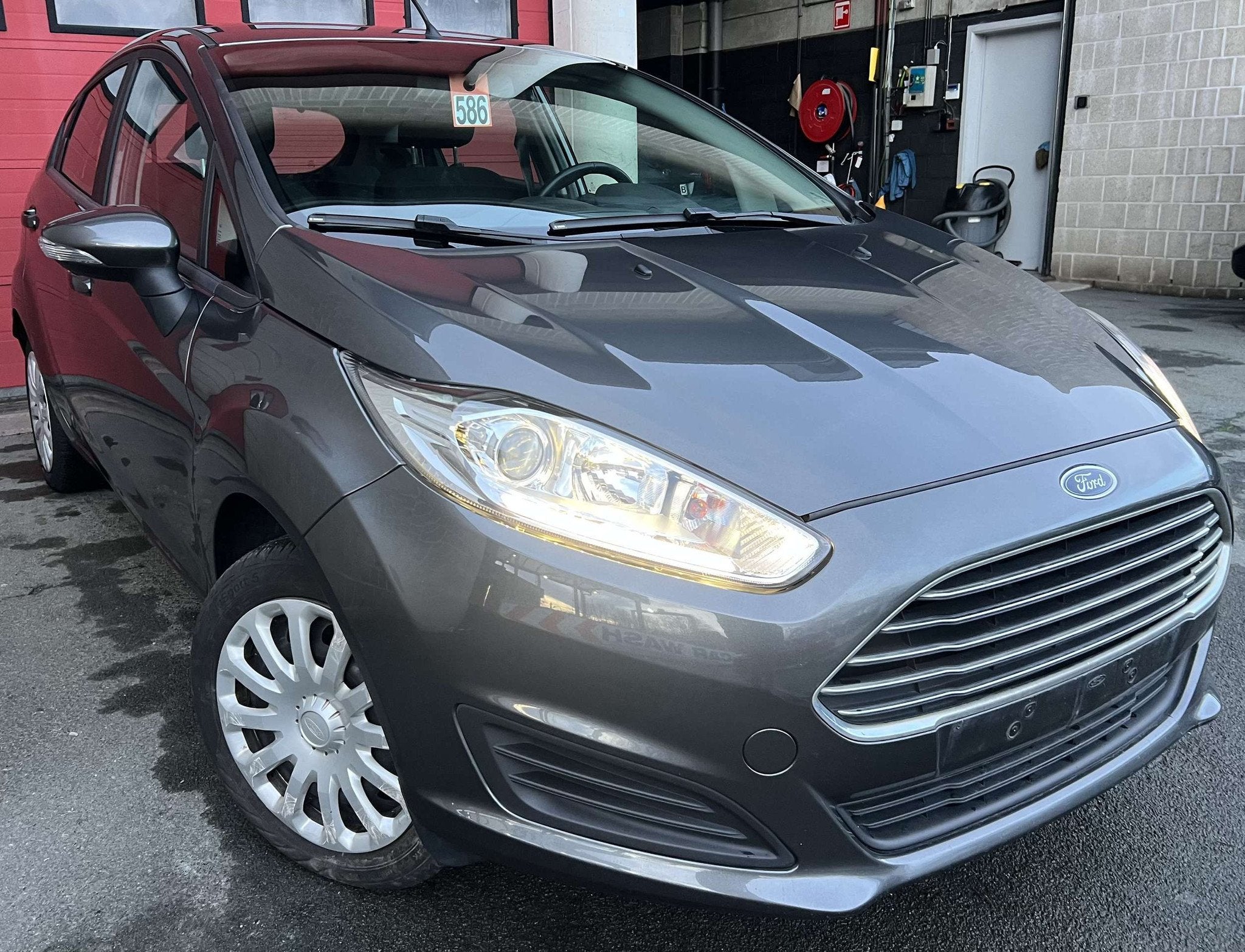 Ford Fiesta 1.0i Champions Edition + CLIM + CAR-PASS, Auto's, Ford, Euro 5, Gebruikt, Elektrische ramen, Bedrijf