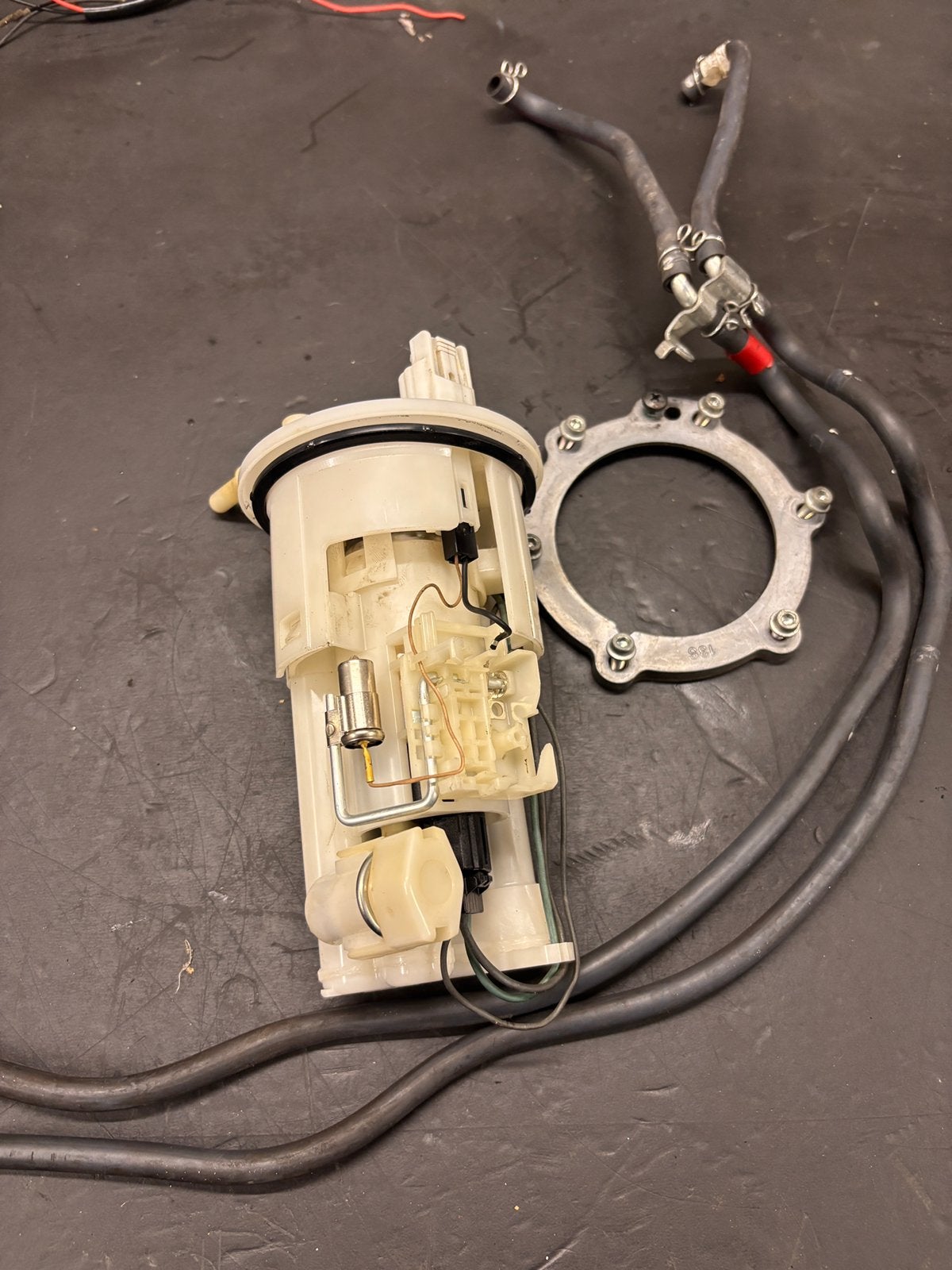 Orginele benzinepomp r1 of r6, Motoren, Ophalen, Gebruikt