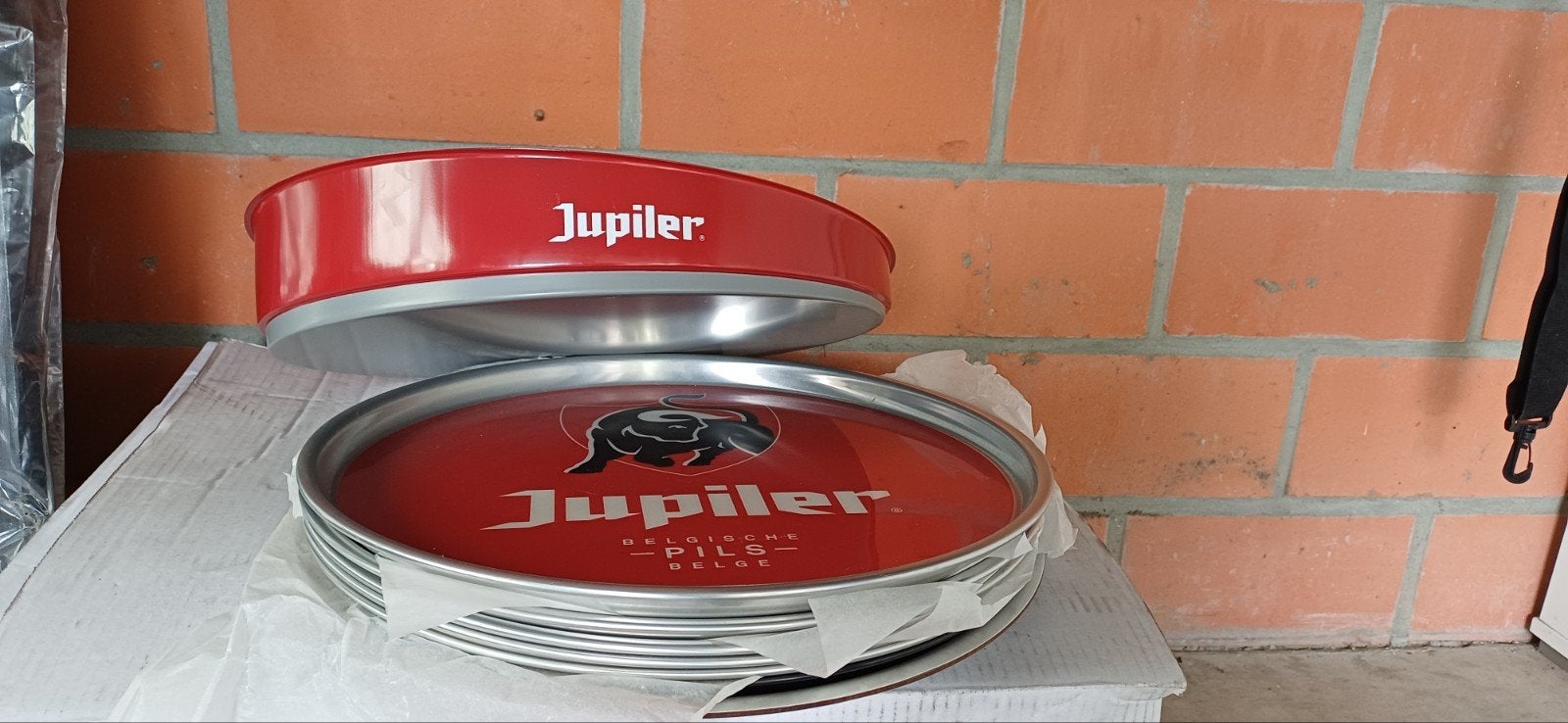 Plateaus NIEUW van diverse biermerken, Ophalen