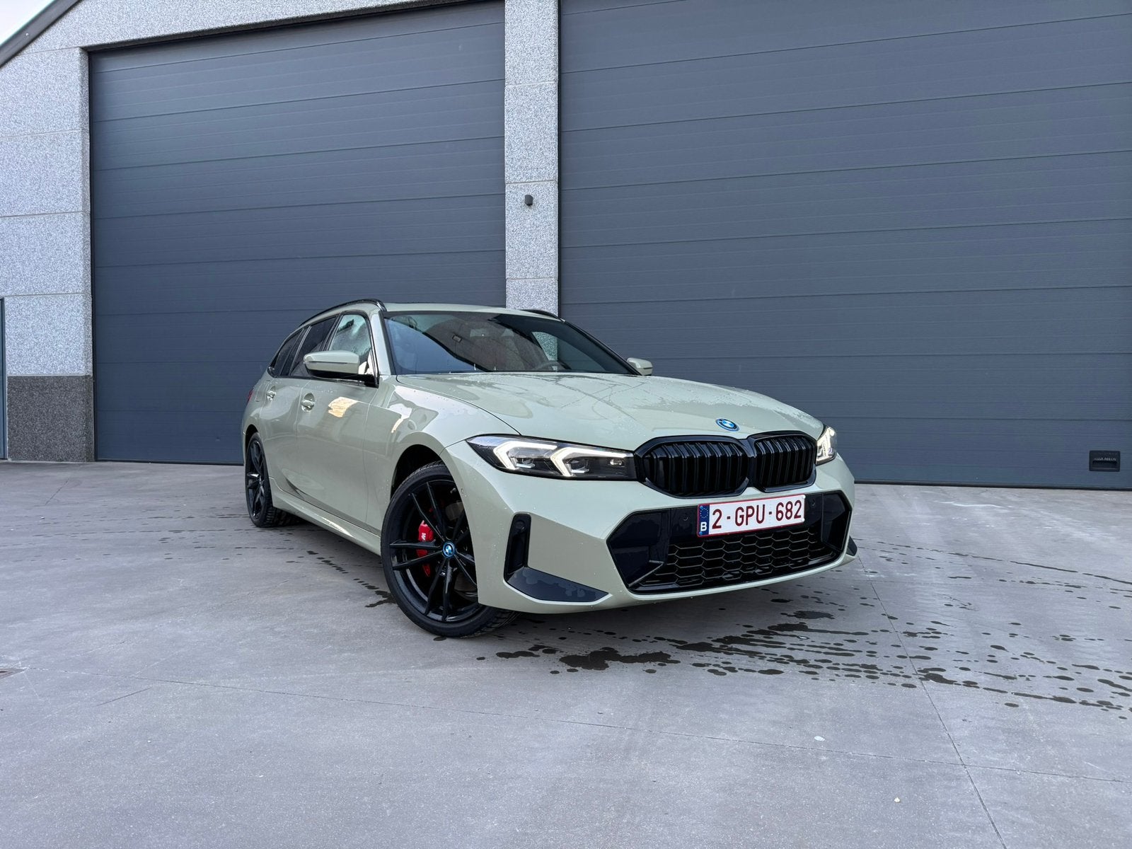 Individual Steingrau 330e Touring xDrive M-Sport, Autos, Cuir, Achat, Euro 6, Autres couleurs