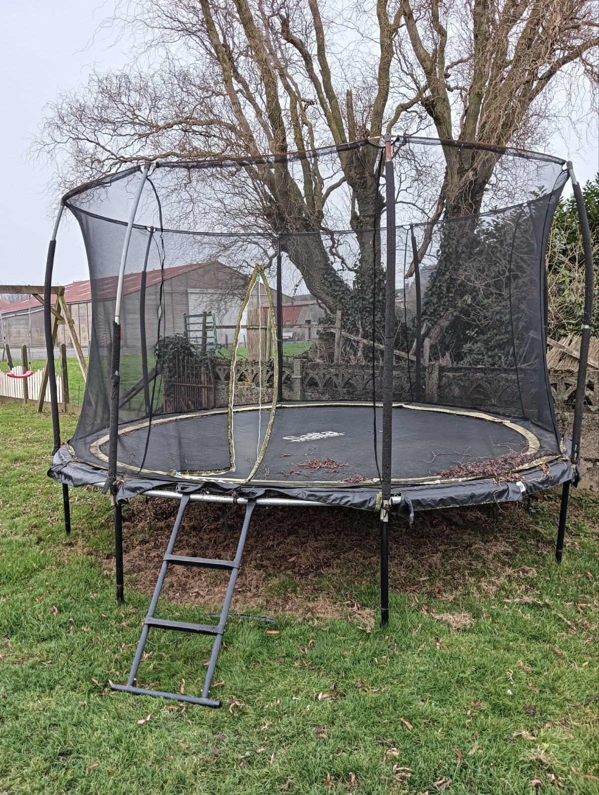 Trampoline Salta, Ophalen