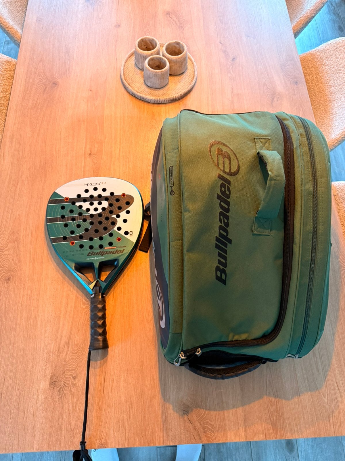 Bullpadel Hack 04 + Bullpadel Thermobag, Enlèvement ou Envoi, Comme neuf, Raquette de padel