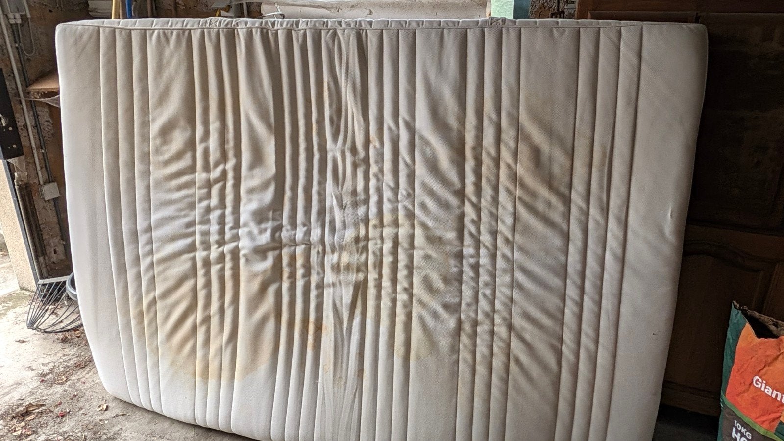 Matela mémoire de forme 140 X 200 à donner, Matelas, 140 cm, Enlèvement, Utilisé
