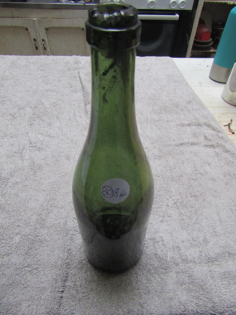Bouteille de vin vide, verre soufflé, H30-D9-P4, 1750gr, Enlèvement ou Envoi