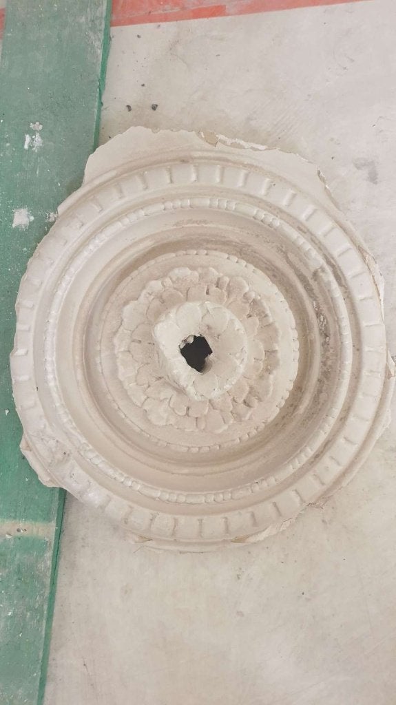 Antieke plafondrozet rozas diameter 54cm, Ophalen