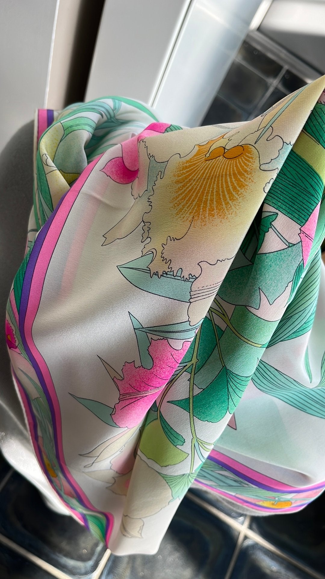Prachtige zomerse zijden sjaal van Leonard, Kleding | Dames, Verzenden, Zo goed als nieuw, Sjaal