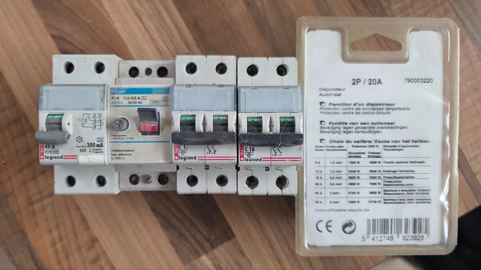 Disjoncteur 40A / 20A / 16/  lot 50€, Enlèvement