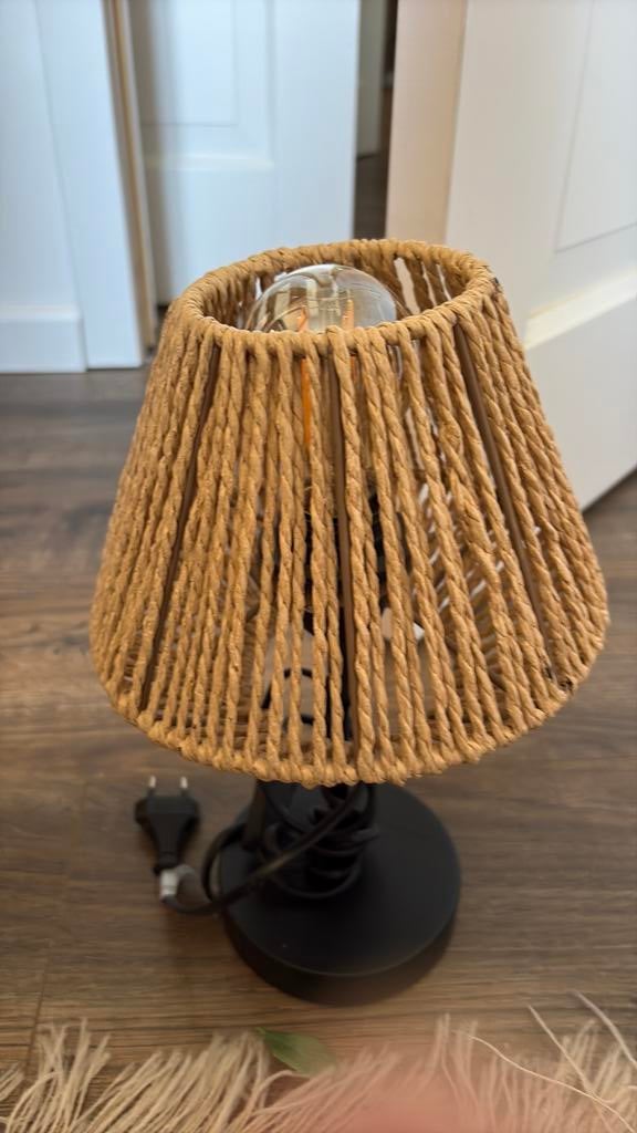 Rotan tafellampje te koop, Ophalen, Zo goed als nieuw