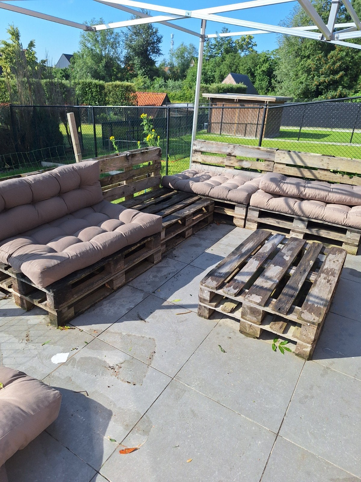 Lounge van europaletten, Ophalen