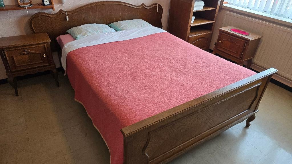 Antiek bed 1m40 met matras en 2 nachtkastjes, Klassiek, 140 cm, Enlèvement, Utilisé