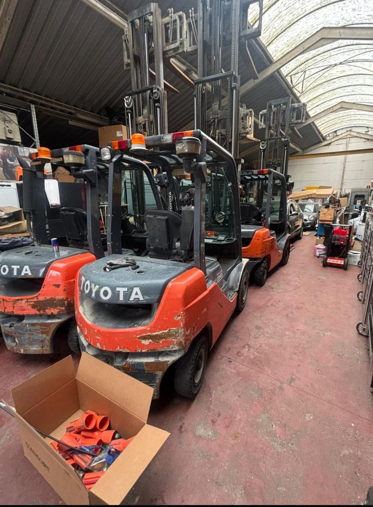 Chariot élévateur toyota 3,5 tonnes et 2,5, Enlèvement, Comme neuf
