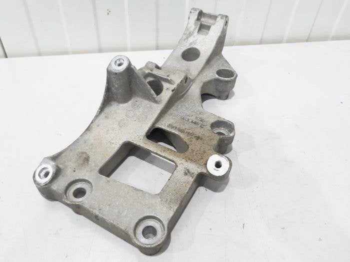 Dynamosteun boven van een Volkswagen Golf, Gebruikt, -, -, Ophalen of Verzenden