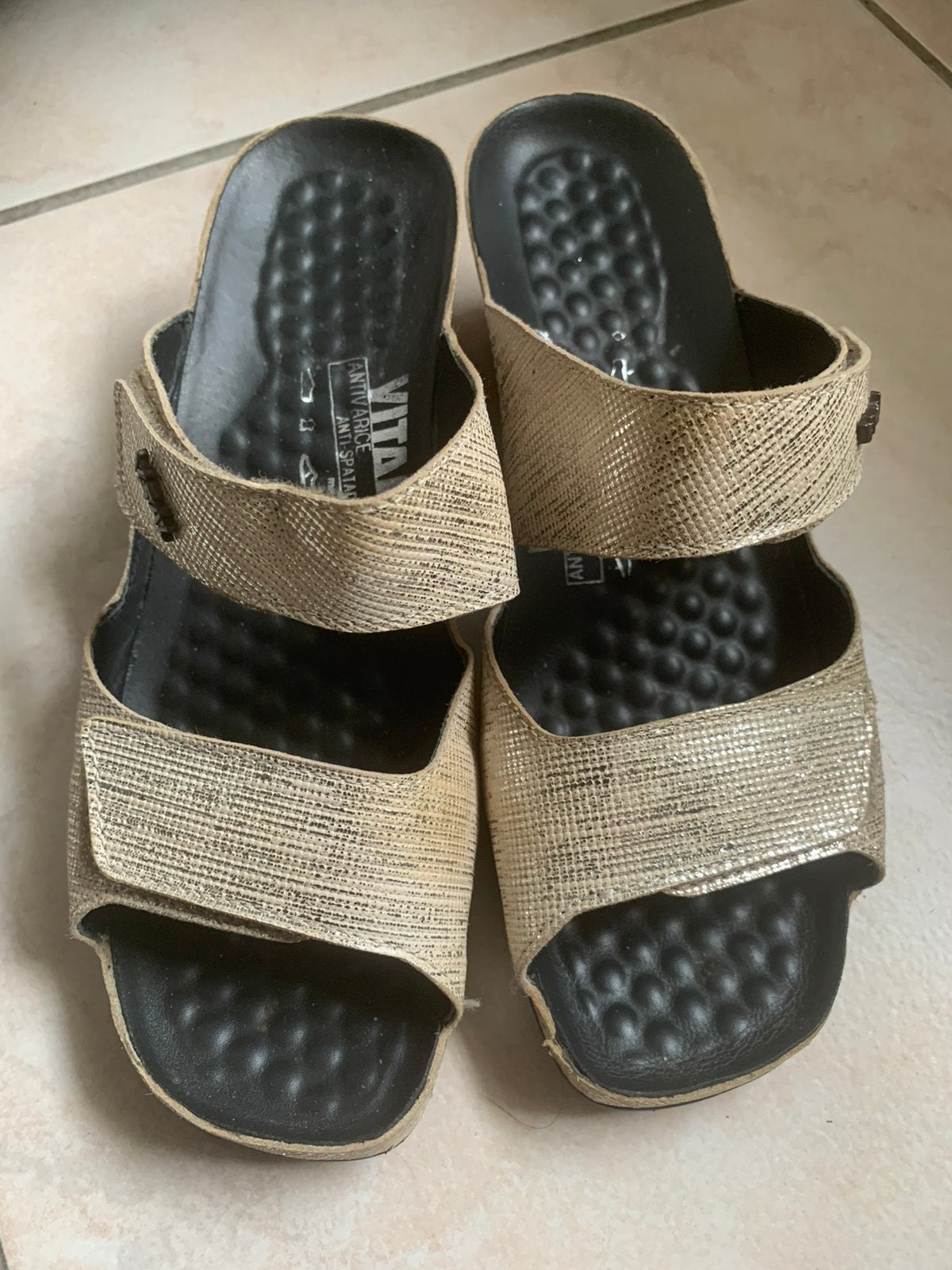 Instappers muiltjes Vital beige 37 weinig gedragen, Enlèvement ou Envoi, Comme neuf, Beige, Sabots