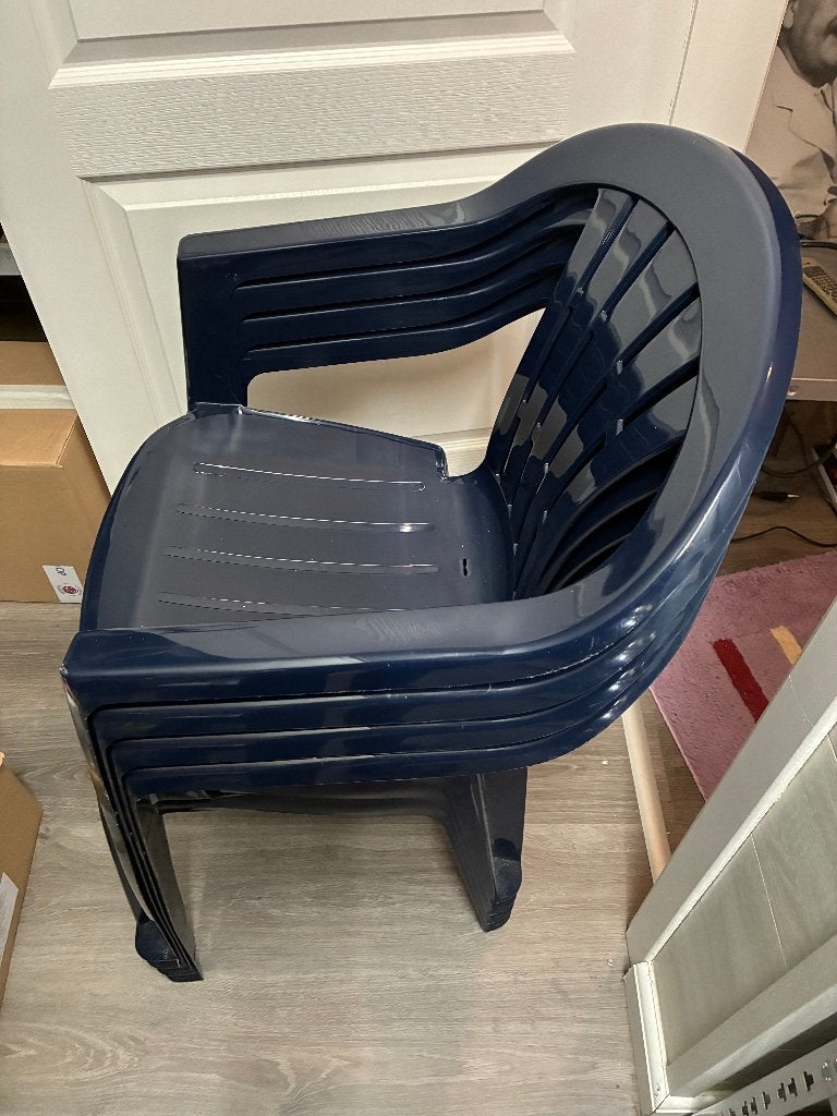 4 stapelbare kunststof tuinstoelen – donkerblauw, Ophalen, Gebruikt, Kunststof, Stapelbaar
