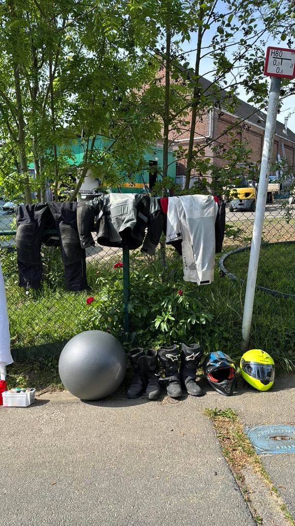 2 sets motorkledij gratis op te halen, Motoren, Kleding | Motorkleding, Ophalen