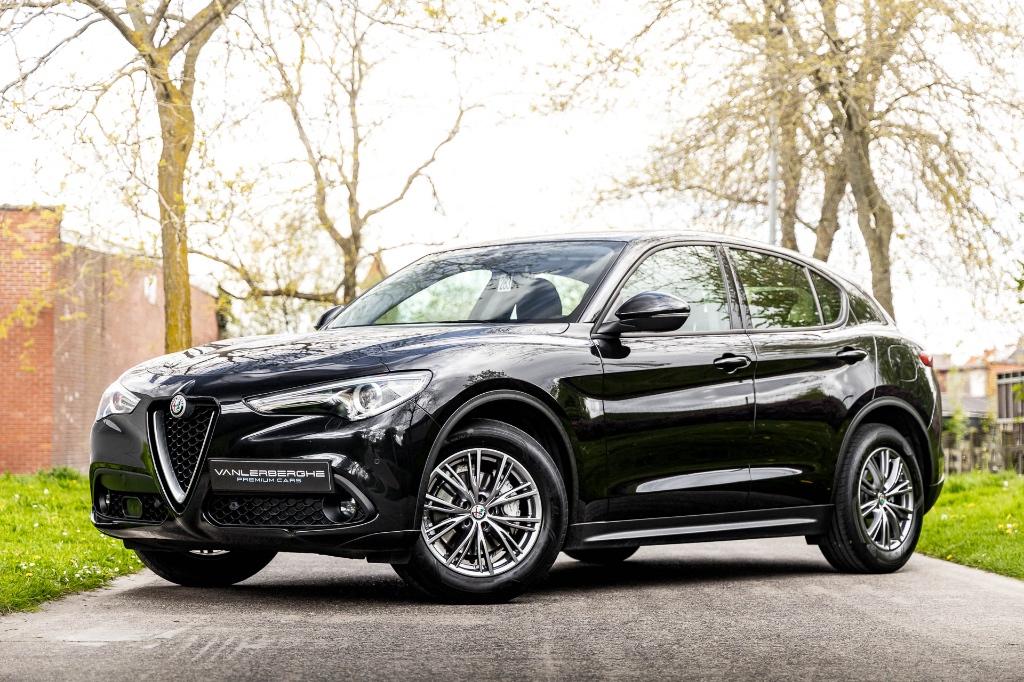 Alfa Romeo Stelvio 2.0 Automaat * Leder * Camera * Navi *, Auto's, Alfa Romeo, Zwart, Leder, Bedrijf, 5 deurs
