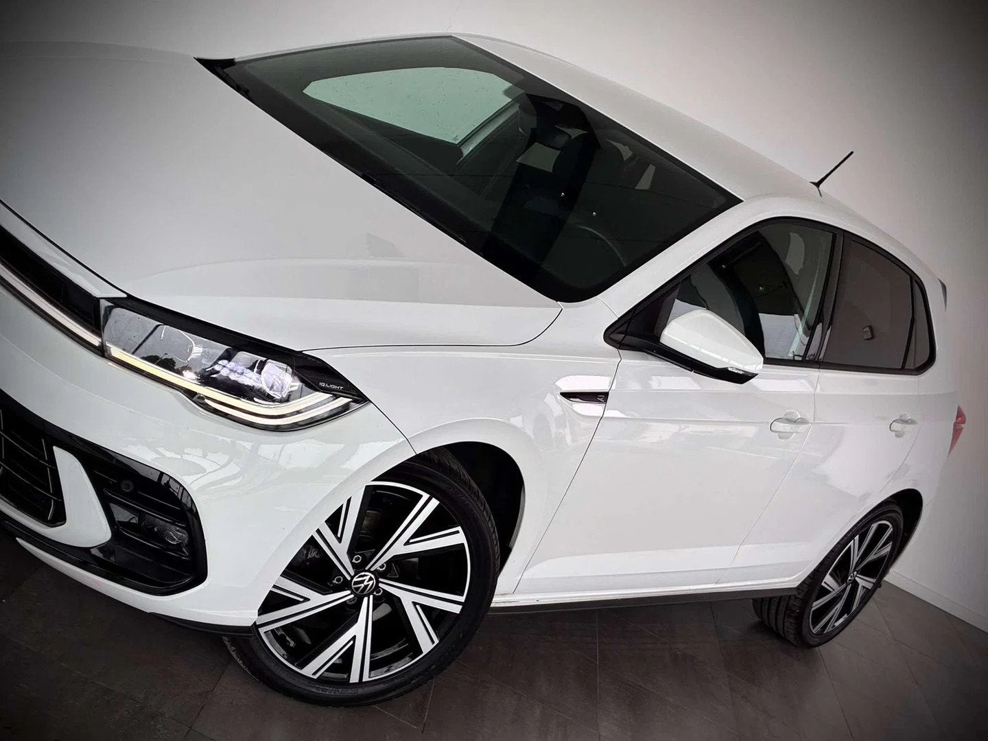 Volkswagen Polo 1.0TSI DSG R-LINE-COCKPIT-CARPLAY-CAMERA-GPS, Autos, 1660 kg, Achat, Euro 6, Entreprise