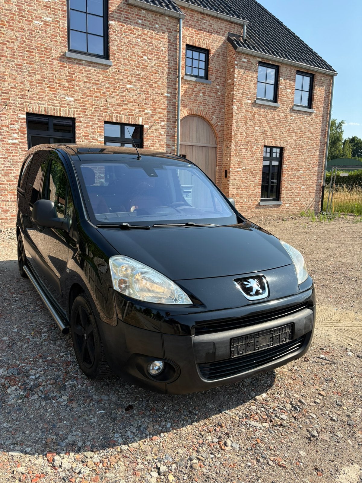 Peugeot Partner 1.6 hdi Airco Leer 66kw gekeurd 1e eigenaar, Voorwielaandrijving, 4 cilinders, Zwart, Leder