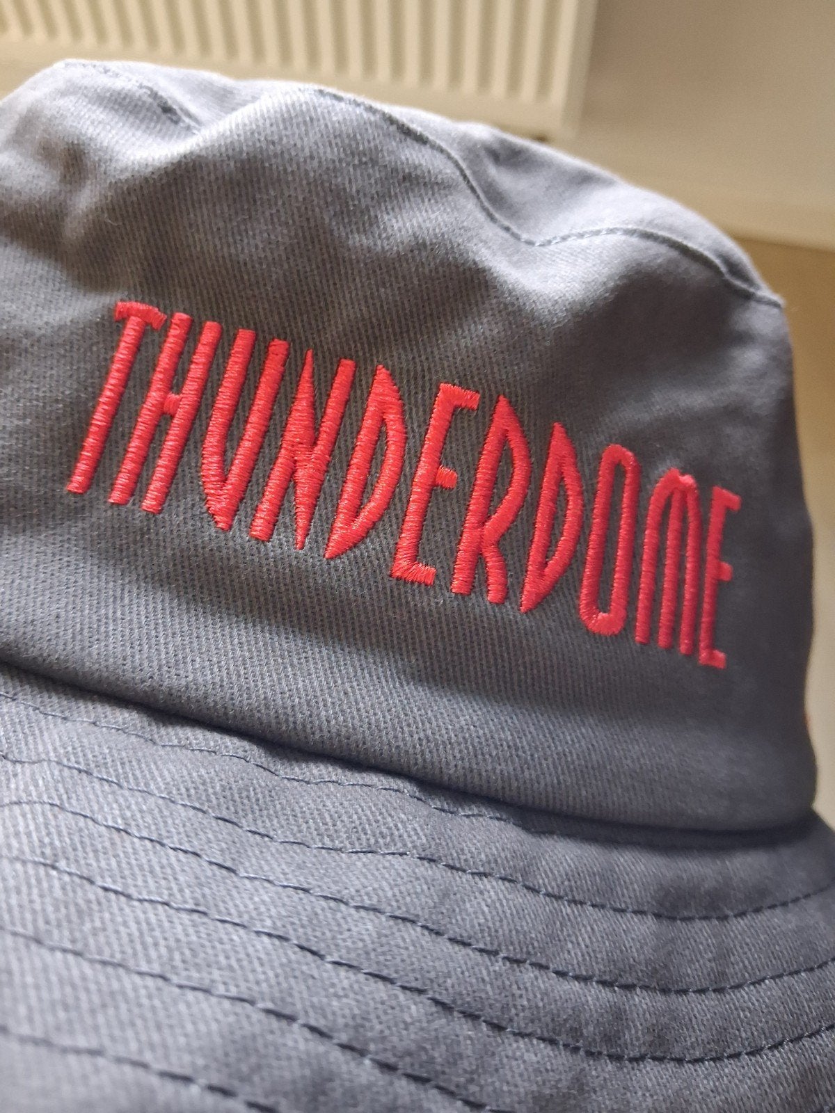 Thunderdome bucket hat, Vêtements | Hommes, Chapeaux & Casquettes, Enlèvement ou Envoi, Neuf