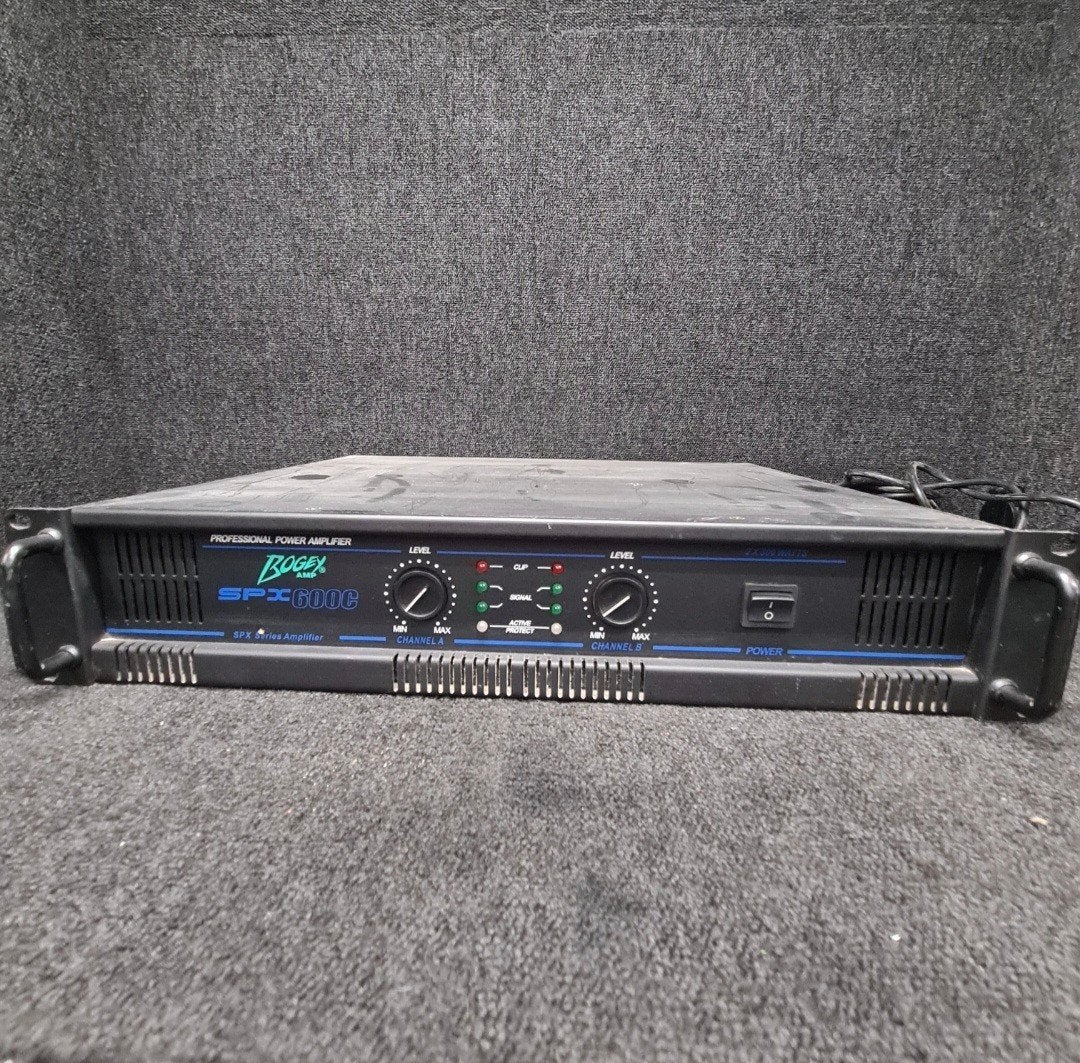 BOGEY  SPX600C    PRO  versterker   2 x 300 watt, Audio, Tv en Foto, Luidsprekerboxen, Ophalen of Verzenden