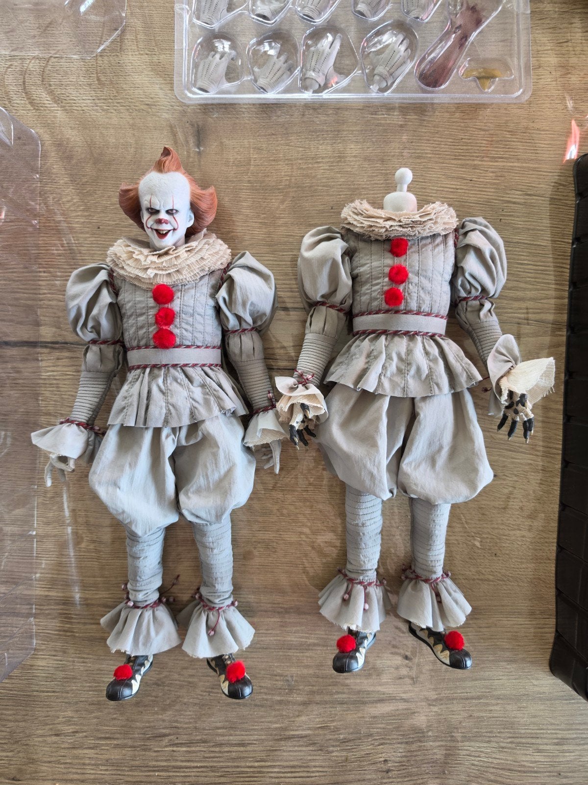 hot toys Pennywise x2., Enlèvement ou Envoi