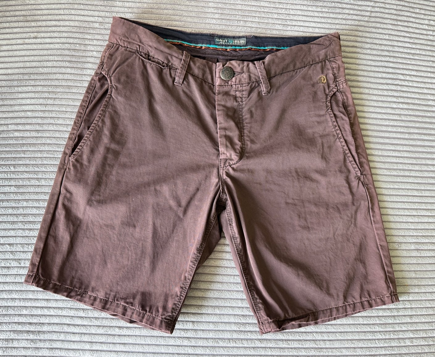 Short Cast Iron/ maat:29, Enlèvement ou Envoi, Comme neuf, Taille 46 (S) ou plus petite, Rouge