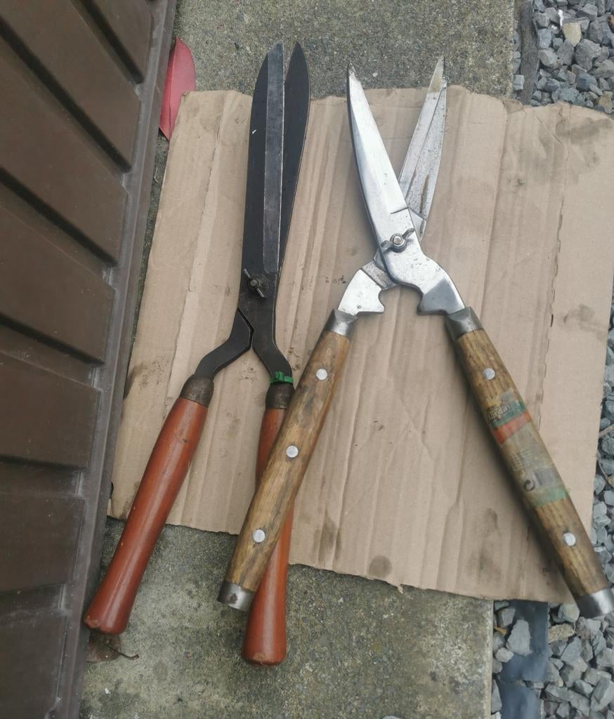 2 siseaux pour jardinage bon marque en bon état général prop