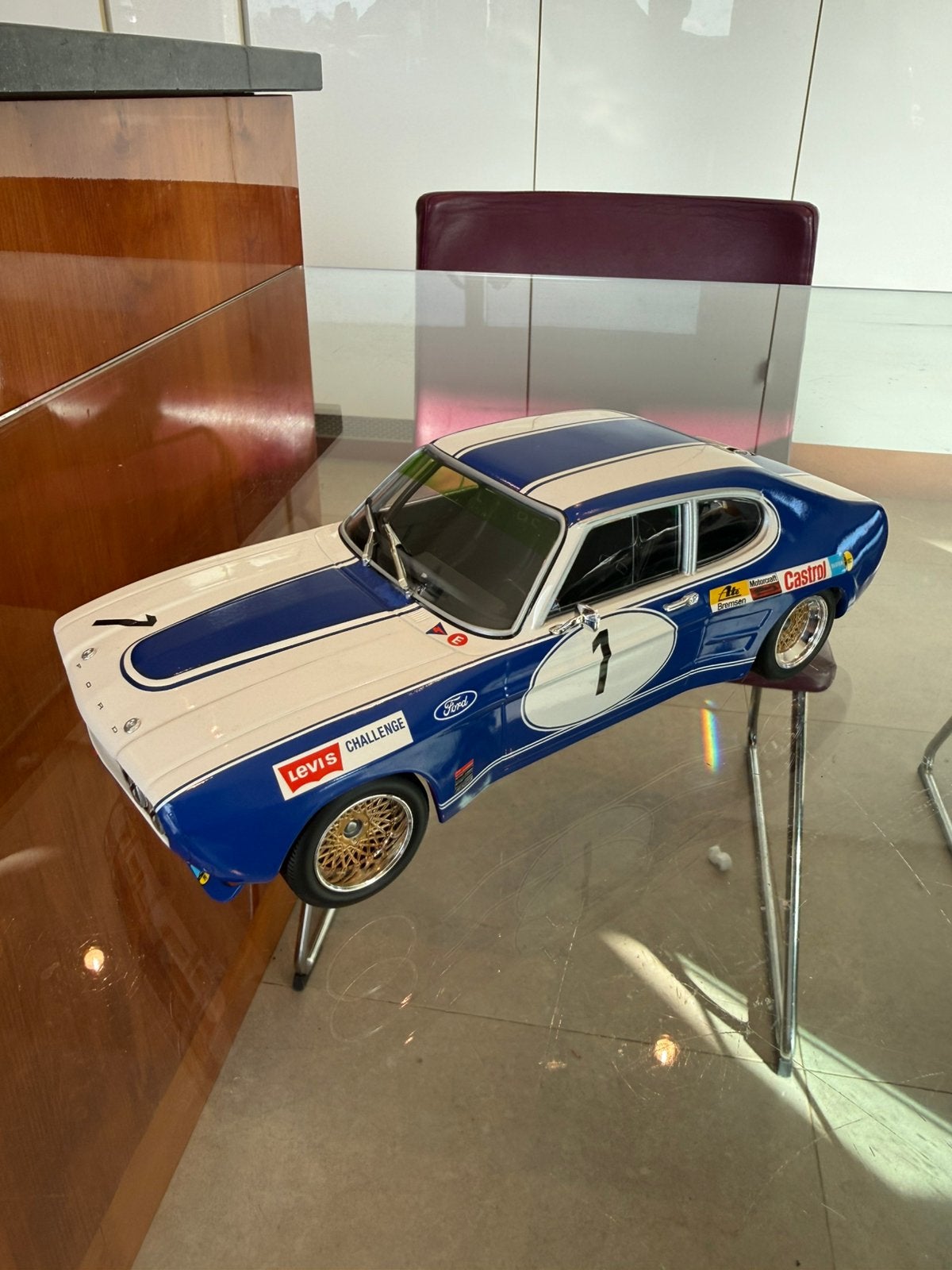 une Ford Capri RS 2600 de course (1/18) Dieter Glemser., Enlèvement ou Envoi, Comme neuf, Voiture, MiniChamps