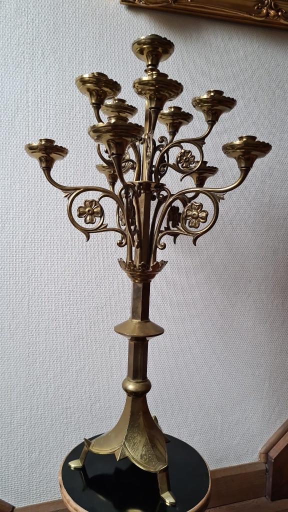 Candélabre, chandelier d'église, néo-gothique, 77x40 cm,6 kg, Antiquités & Art, Enlèvement ou Envoi