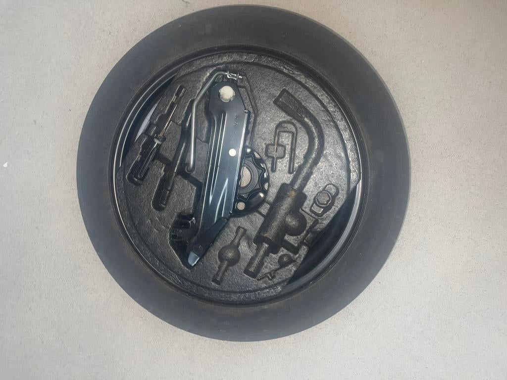 Pneu de secours à vendre – 125/70 R16, Autos : Pièces & Accessoires, Pneus & Jantes, Enlèvement