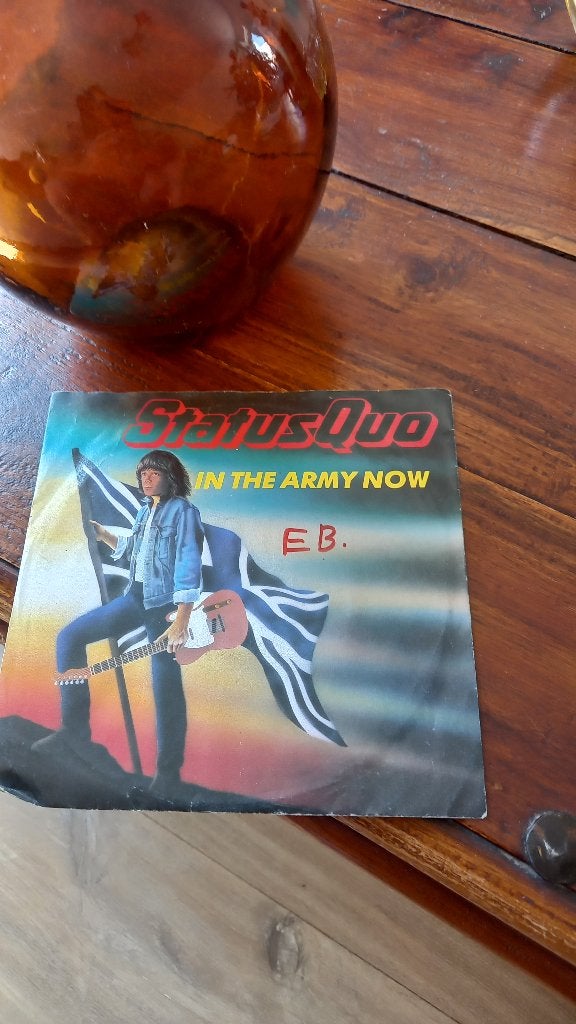 Vinyl (45t) status quo "in the army", Ophalen, Zo goed als nieuw, Pop