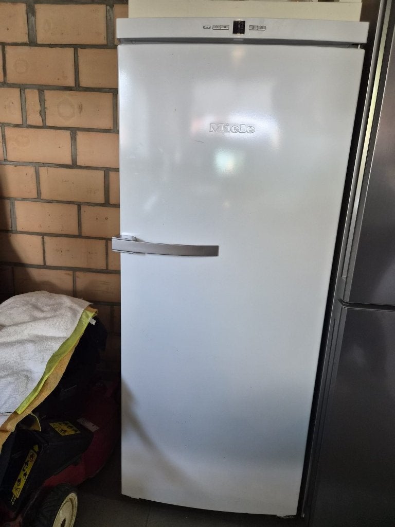 Diepvries, Elektronische apparatuur, Vriezers en Diepvrieskisten, Gebruikt, 140 tot 160 cm, Ophalen, Vrieskast