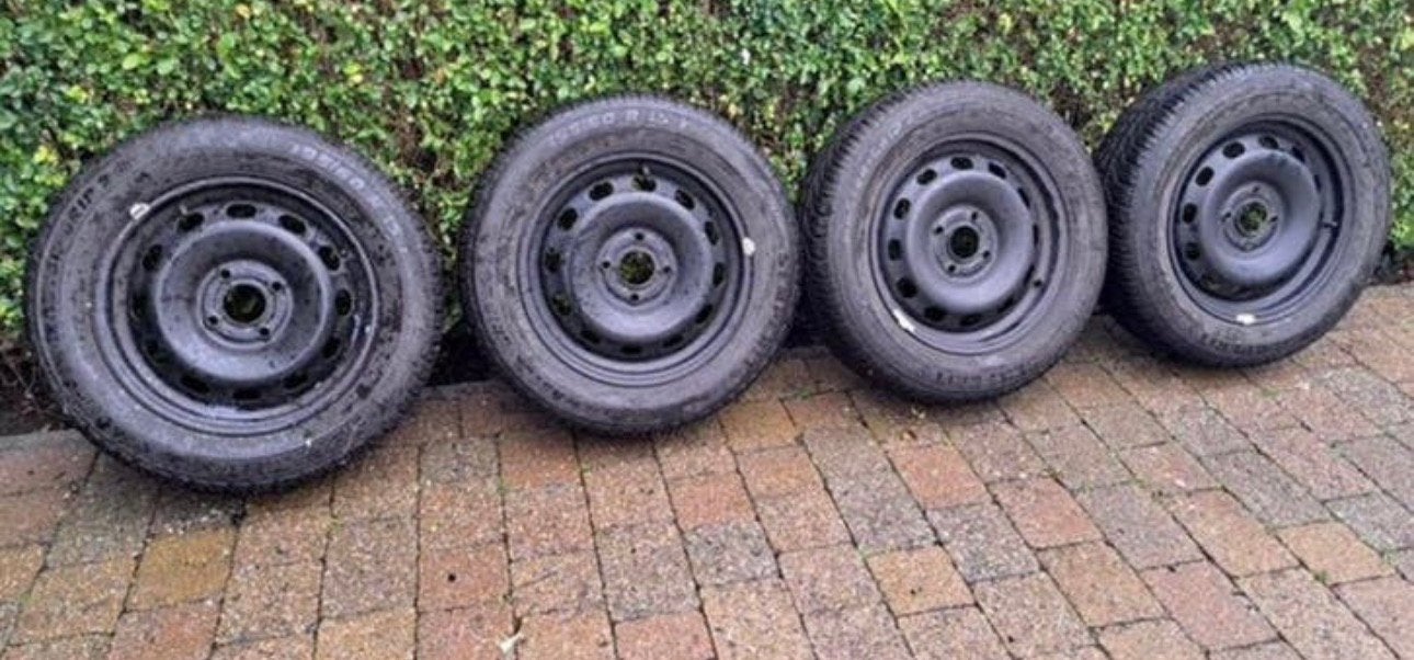 Set winterbanden - Ford Fiesta - 195/60/R15, Auto-onderdelen, Banden en Velgen, Ophalen, Winterbanden, Band(en), Overige