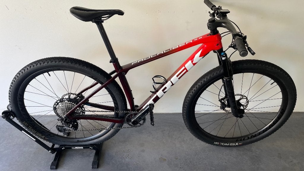 TREK PROCALIBER 9.8 (ML) RADIOACTIVE RED 2023, Vélos & Vélomoteurs, Enlèvement, Hommes, Frein à disque, Trek