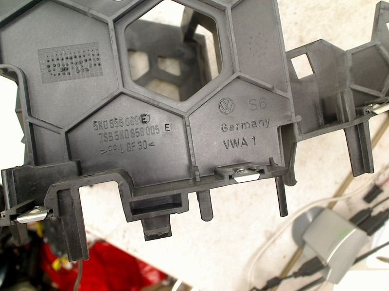 RADIO frame golf 6 Volkswagen Golf VI (5K1) (5K0858089E), Auto-onderdelen, Gebruikt, Volkswagen, Volkswagen AG, Kundenbetreuung@volkswagen.de