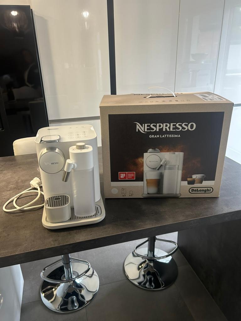 Nespresso Gran Lattissima, Neuf, Réservoir d'eau amovible, Dosettes et capsules de café, Enlèvement