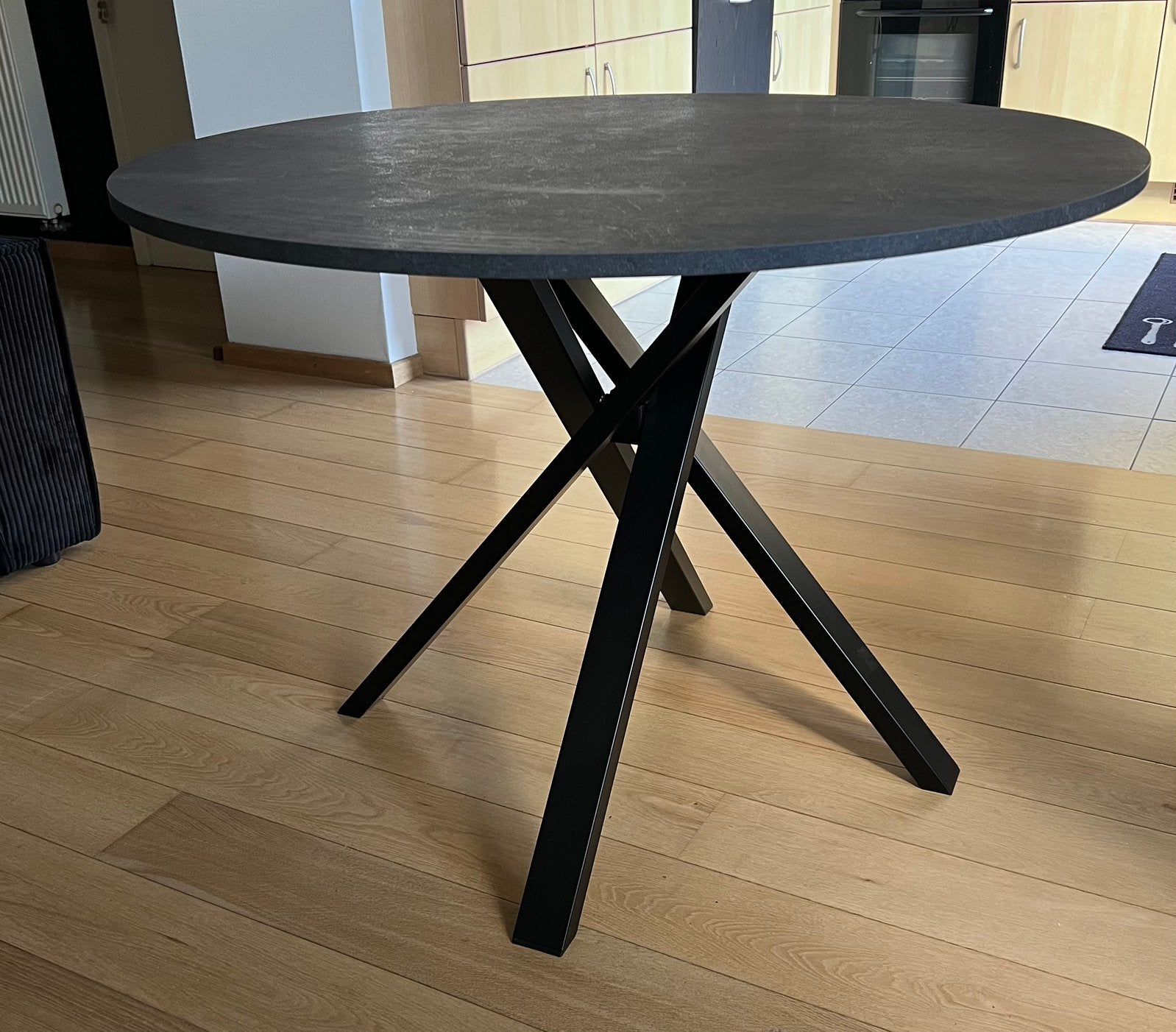 Ronde eettafel, Ophalen, Gebruikt, Vier personen, Rond