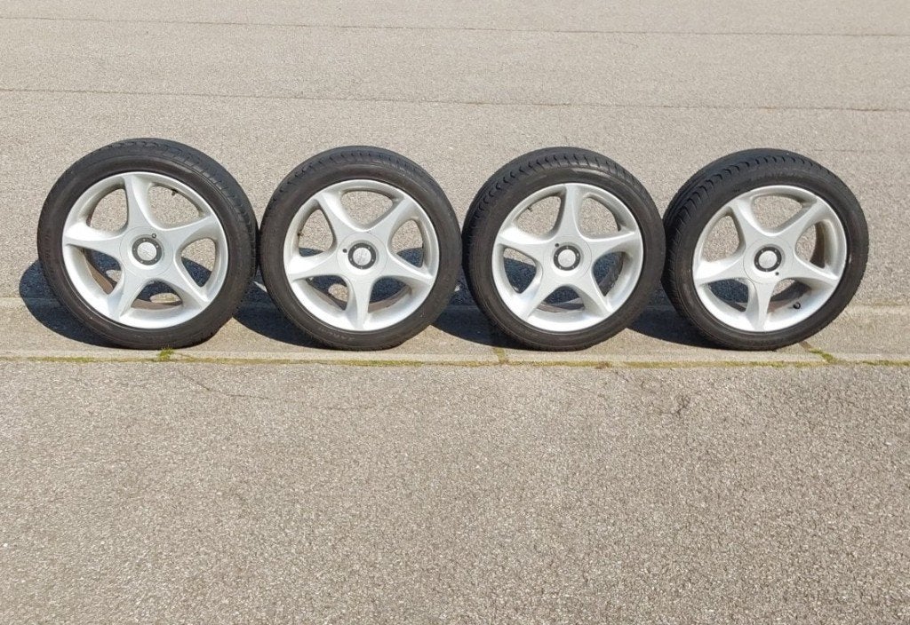 Belles jantes alu pour Opel avec des pneus été 235/45-17, Auto-onderdelen, Banden en Velgen, Ophalen, Gebruikt, Banden en Velgen