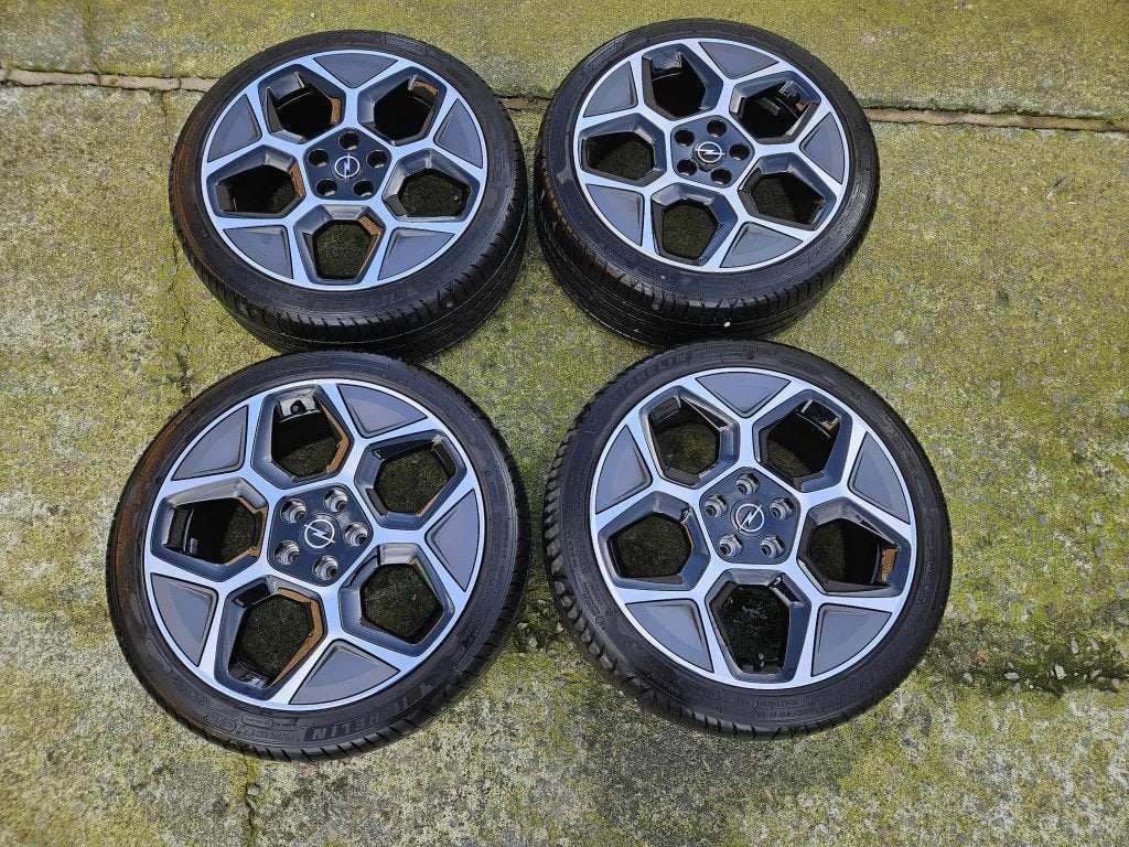 Jantes Opel Astra 225 40 r18 Michelin (5X108), Auto-onderdelen, Banden en Velgen, Banden en Velgen, Zomerbanden, 18 inch, 225 mm