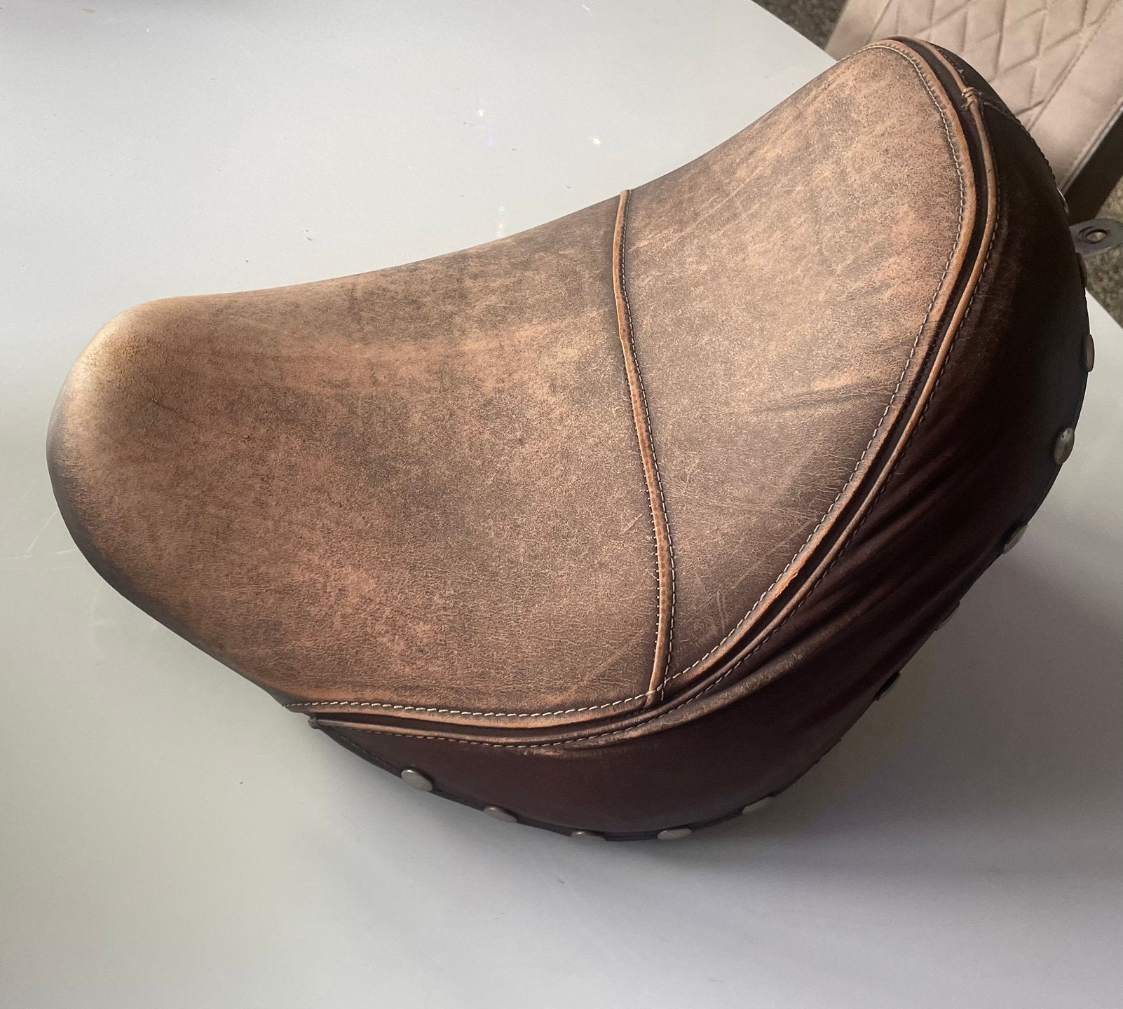 Leren motorzadel bruin - Vintage stijl, Motoren, Ophalen of Verzenden, Gebruikt