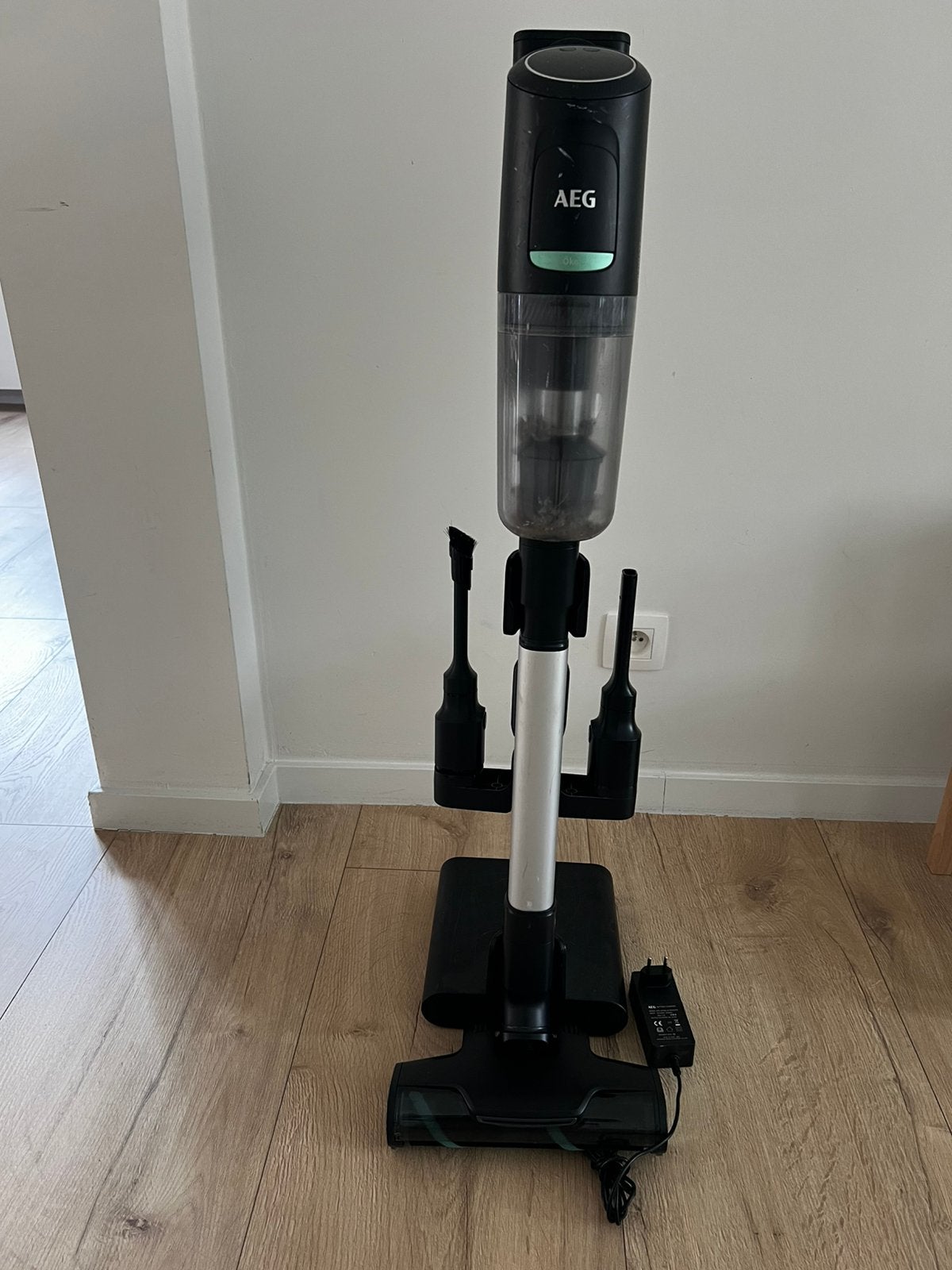 AEG Ultimate 8000 steelstofzuiger – goed werkend, Convient aux sols durs, Aspirateur balai, Enlèvement, Utilisé