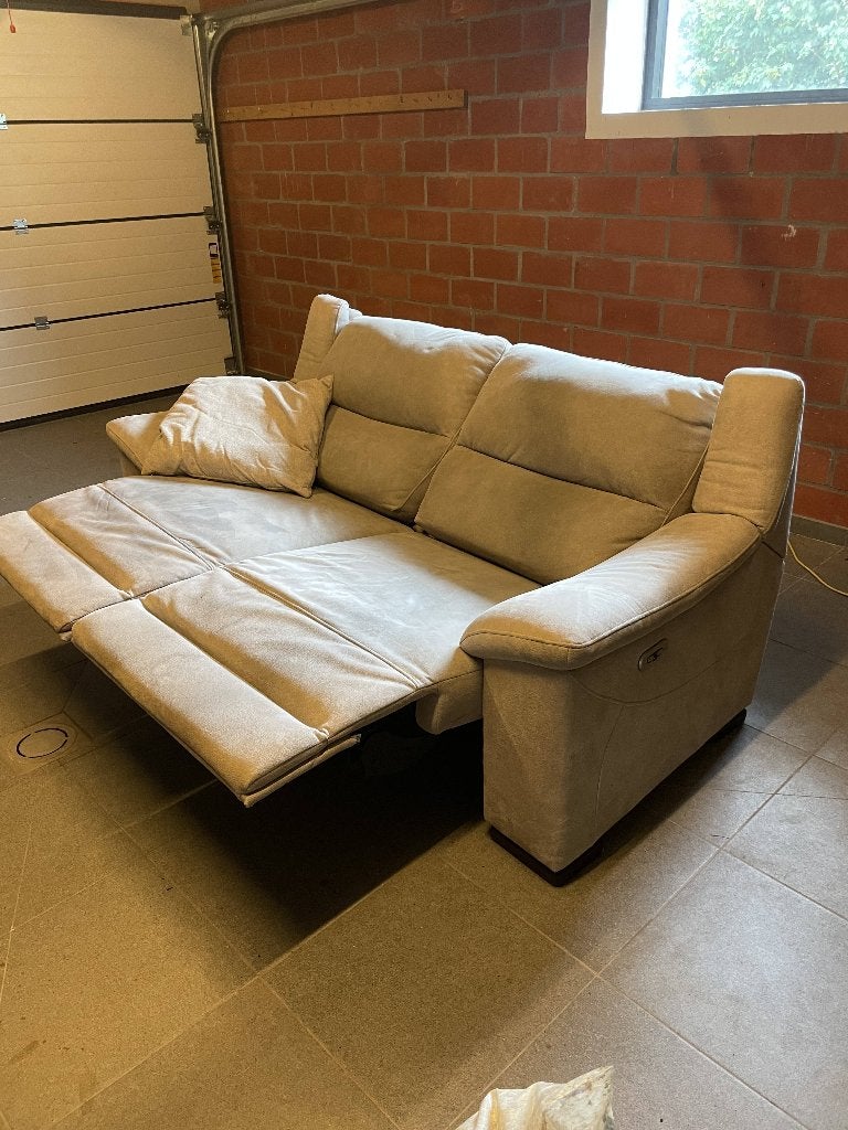 Elekrisch verstelbare Tweezit relax zetel, Ophalen, 150 tot 200 cm, Tweepersoons, Zo goed als nieuw