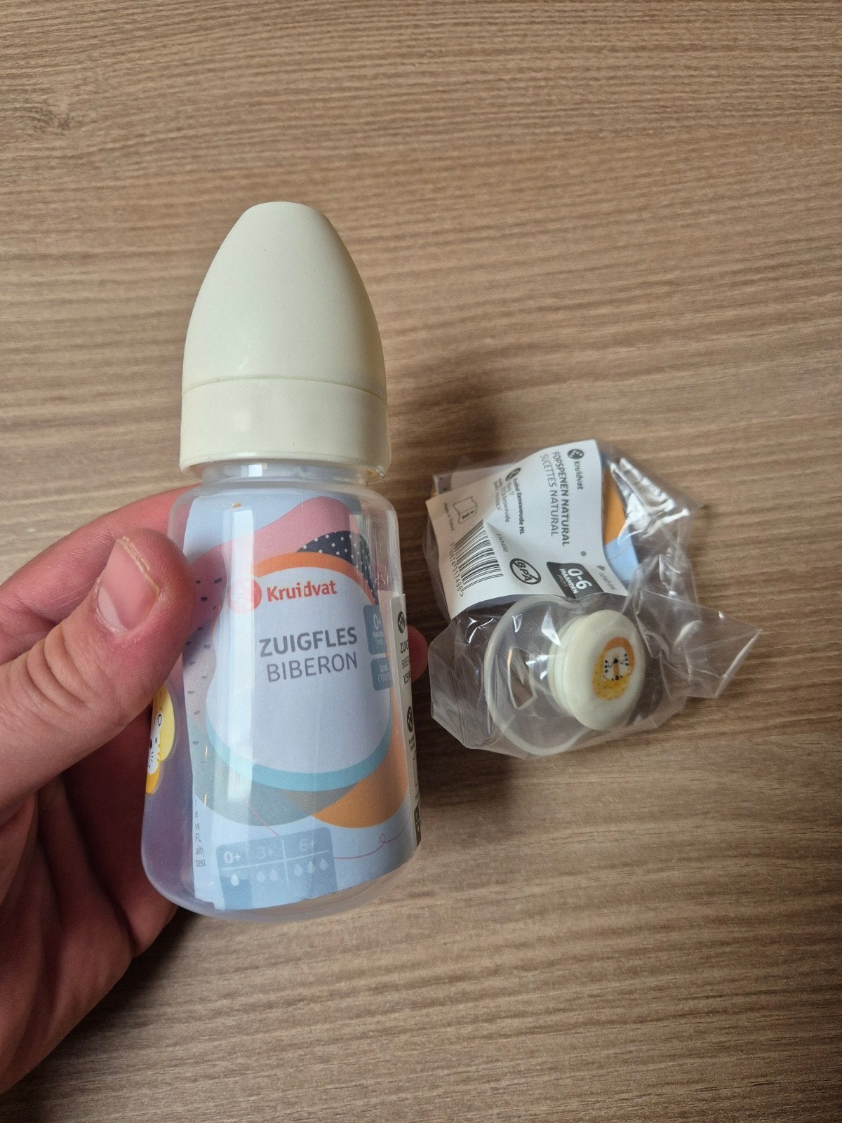 Gratis zuigfles en tutter van kruidvat, Bijoux, Sacs & Beauté, Beauté | Soins du visage, Enlèvement