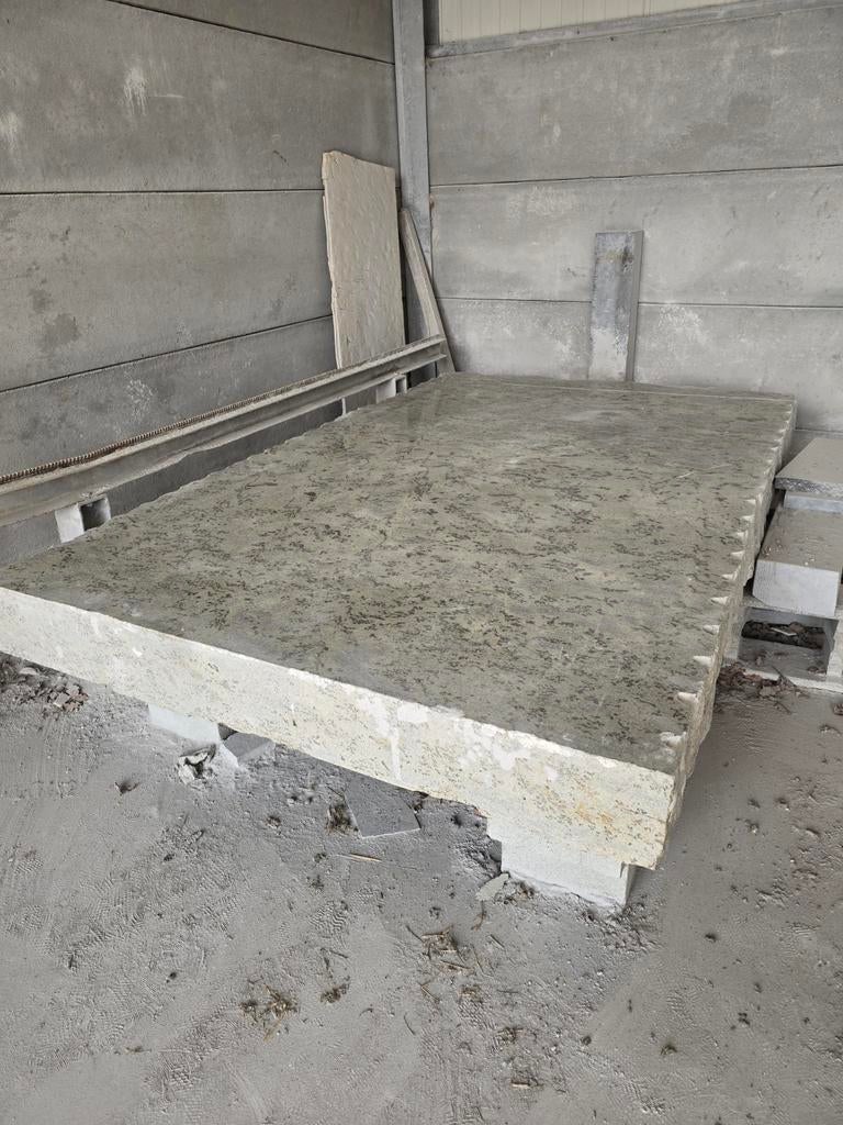 Plaque de marbre : 2,5 m x 1,7 m x 22.5 cm, Enlèvement