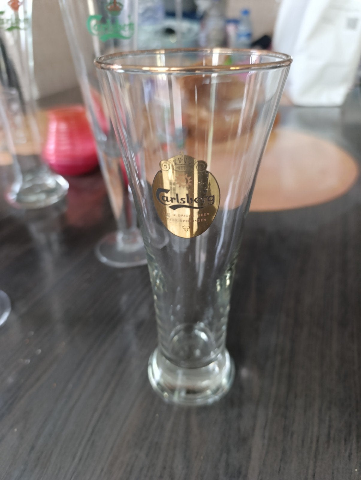 plusieurs verres Carlsberg, Collections, Enlèvement