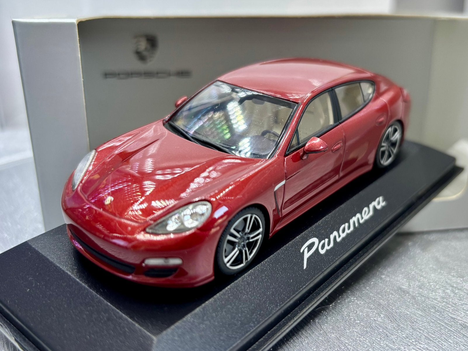1:43 Porsche Panamera, Ophalen of Verzenden, Zo goed als nieuw