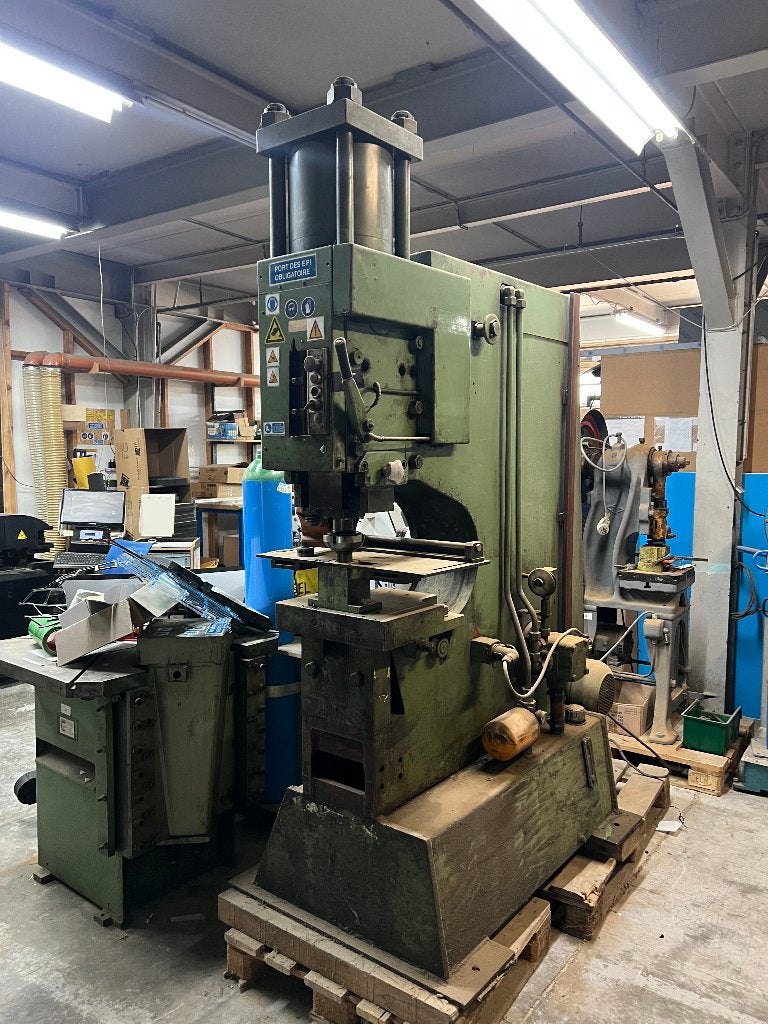 Presse hydraulique 100 Tonnes Peddinghaus, Enlèvement