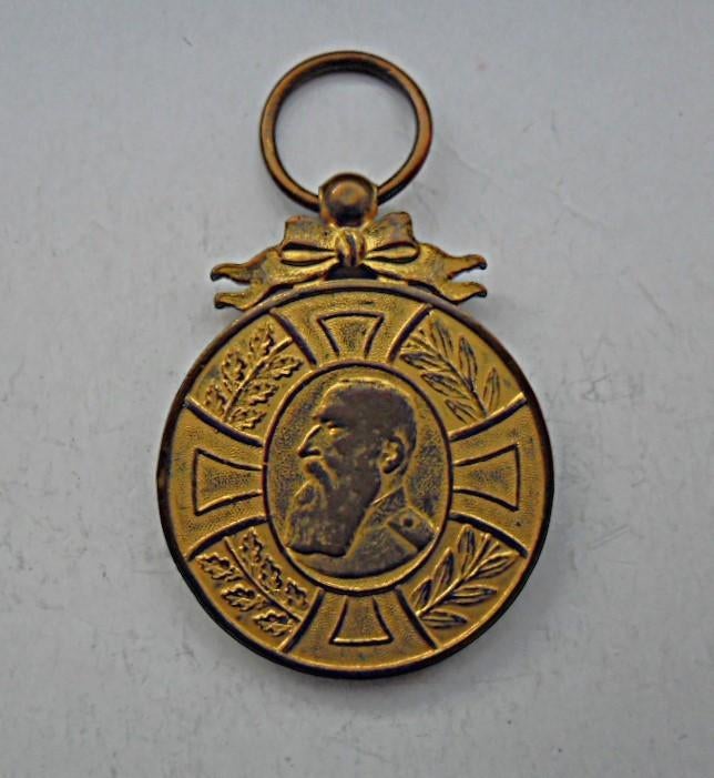 Medaille van koning Leopold II 1865-1905 verguld brons., Verzenden, België, Losse munt