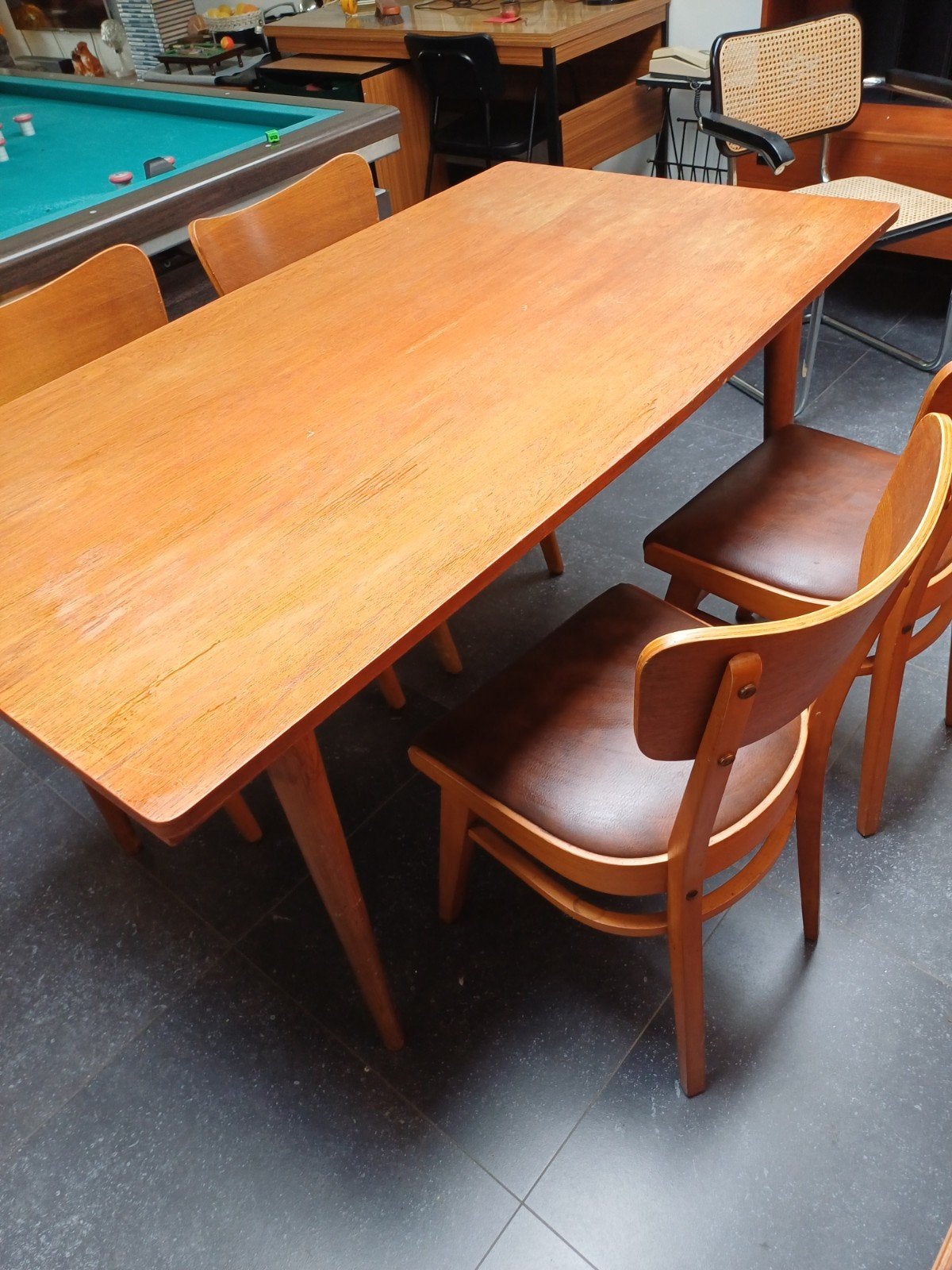 Vintage tafel met stoelen, Ophalen